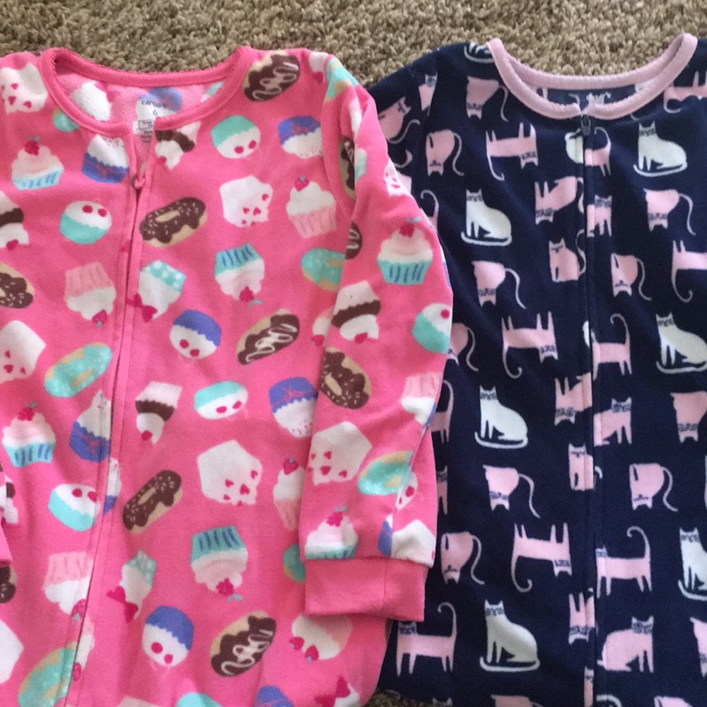 Set of two fleece footed sleepers